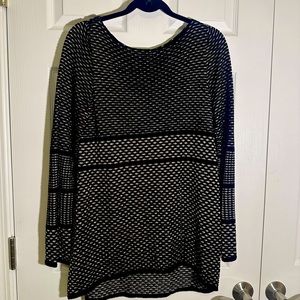 White House Black Market Black & Silver w/ Metallic Flecks Tunic. Size LP. NWT.